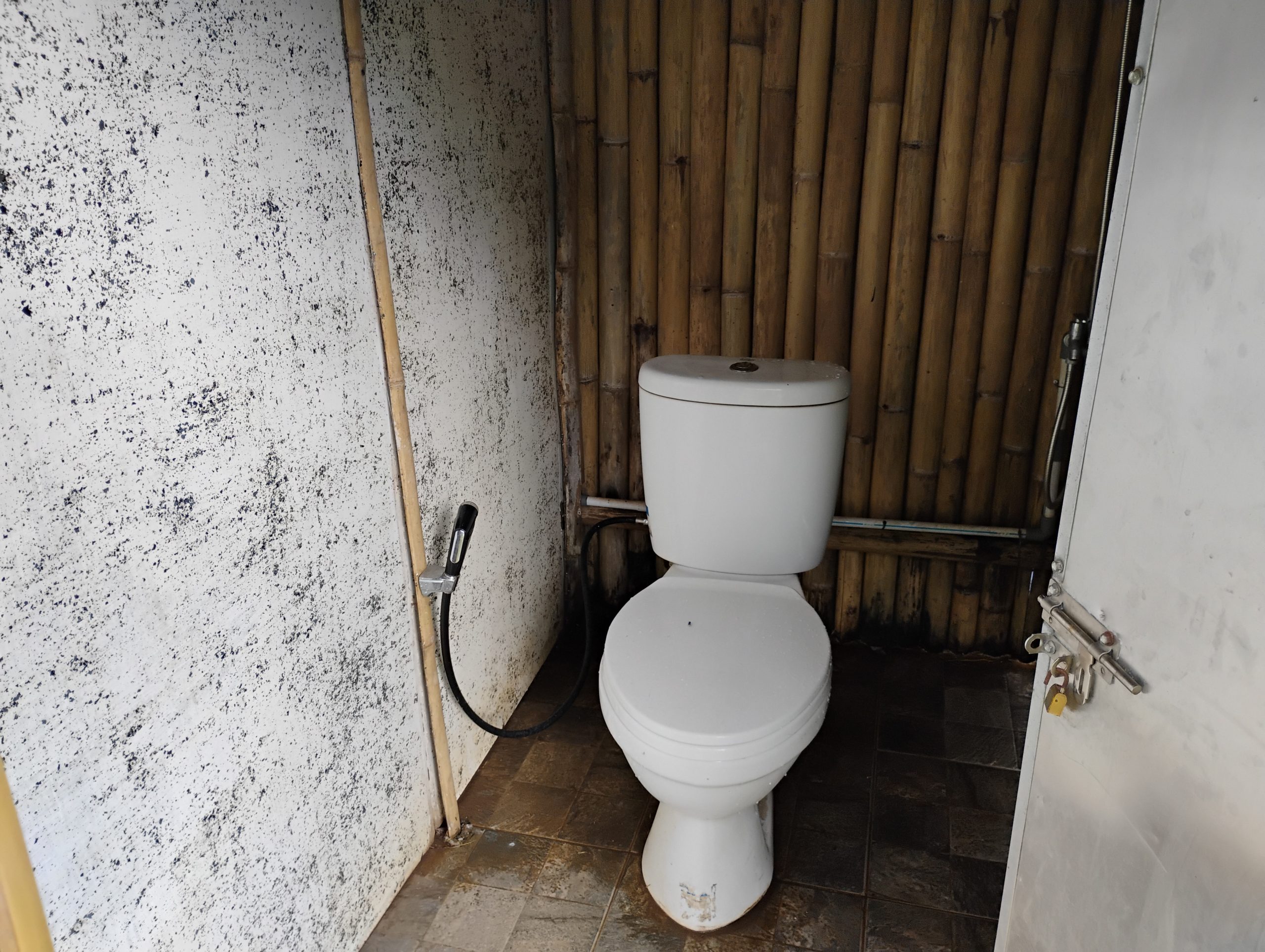 Toilet Duduk Bale Ody Villa