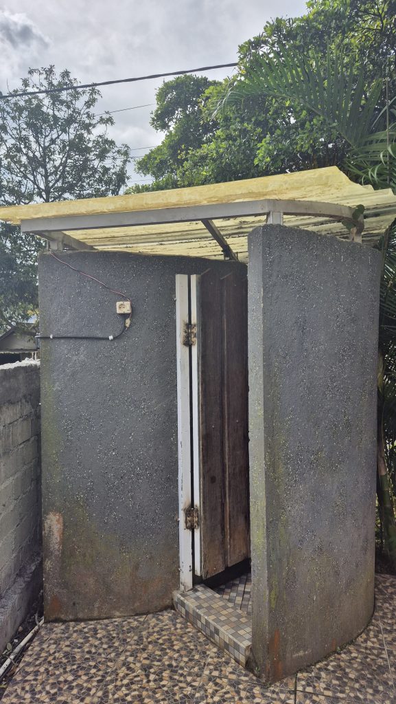 Kamar mandi villa a malika sembalun